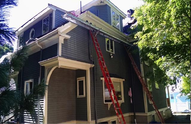 O'lyn Roofing sets up for Hyde Park roof replacement