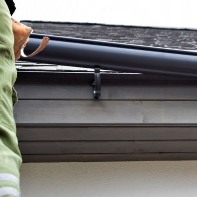 Installing gutter system