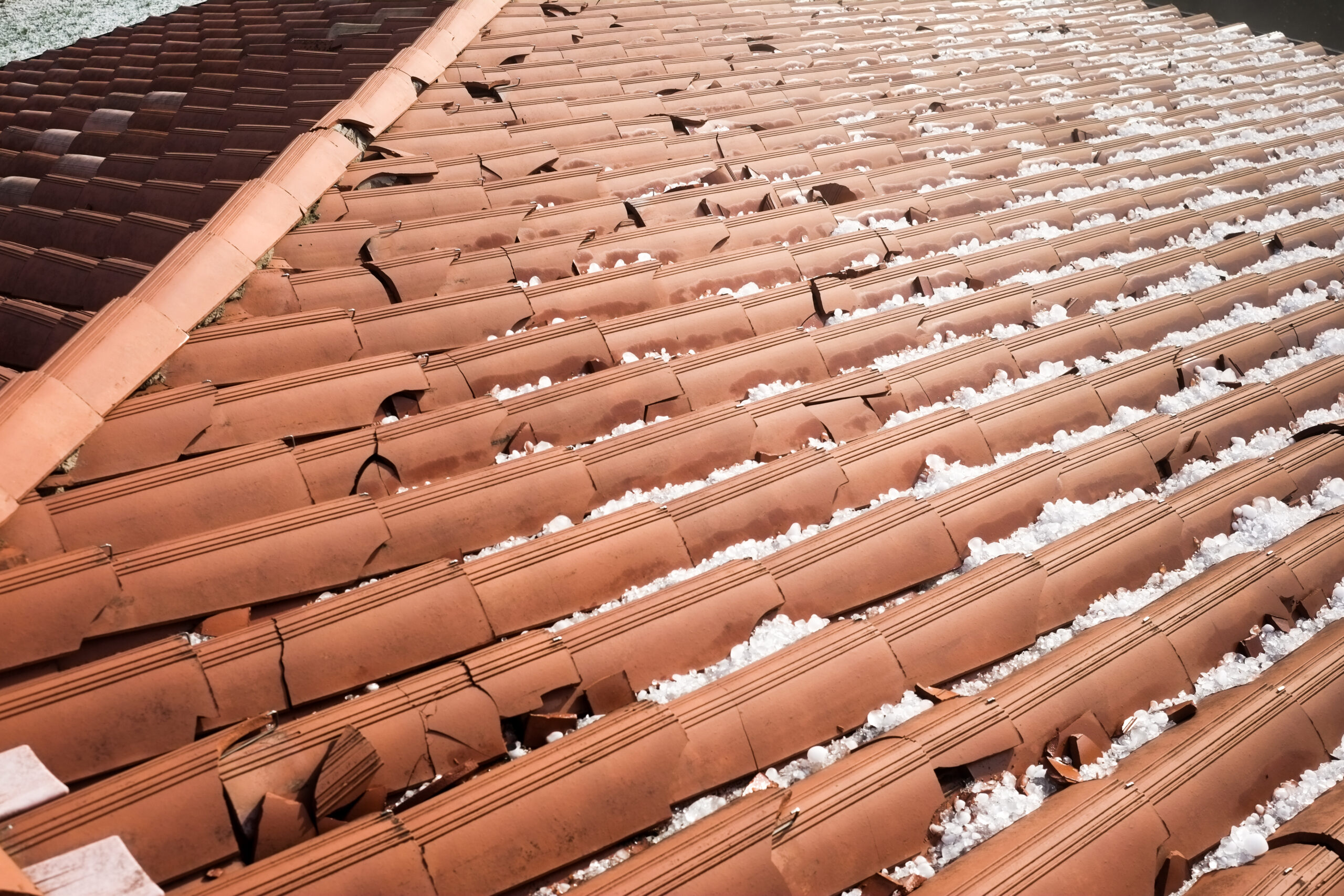 Winter Roof Problems in Greater Boston: Warning Signs You Shouldn’t Ignore